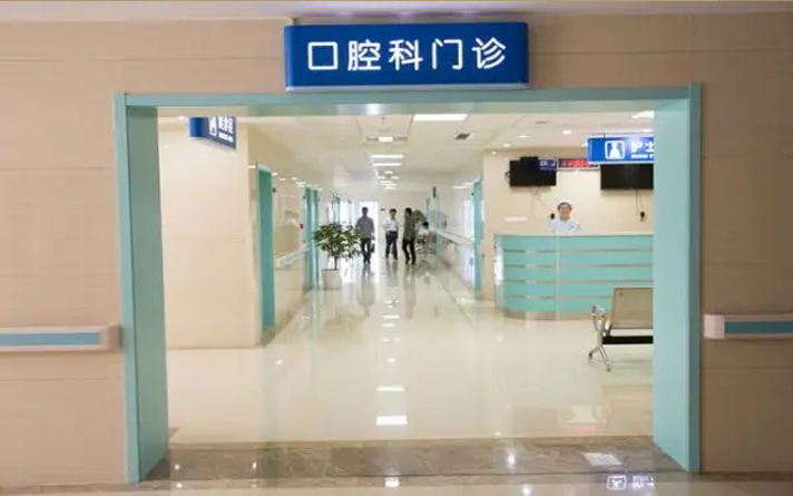 病房门安装过程